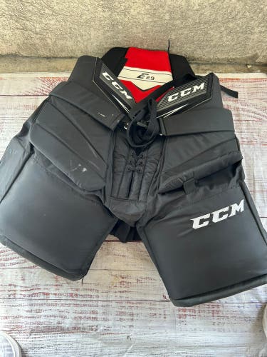 Black Senior Medium CCM Extreme Flex 2.9 Hockey Goalie Pants (Used)