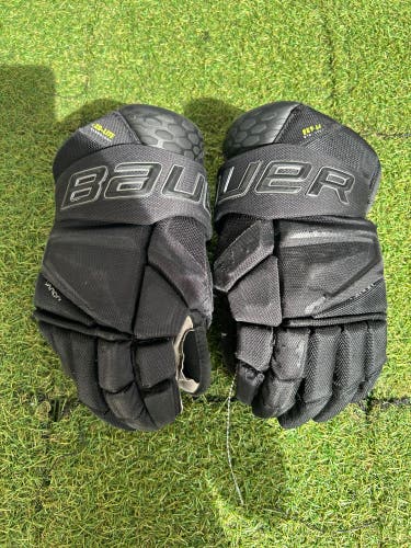 Gold Senior Bauer Vapor Hyperlite Gloves 14" (Used)
