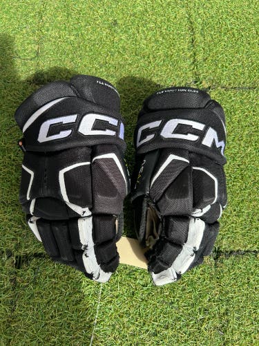 Black Senior CCM Tacks AS-V Gloves 13" (Used)