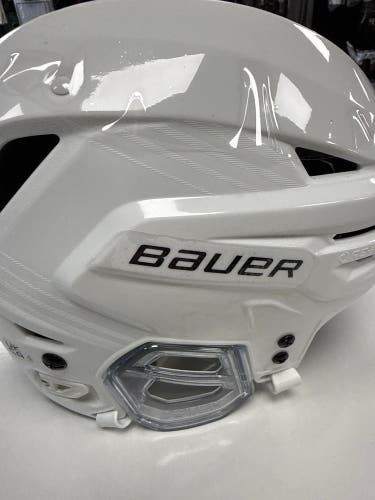 Medium Bauer Re-Akt 85 Helmet (New)