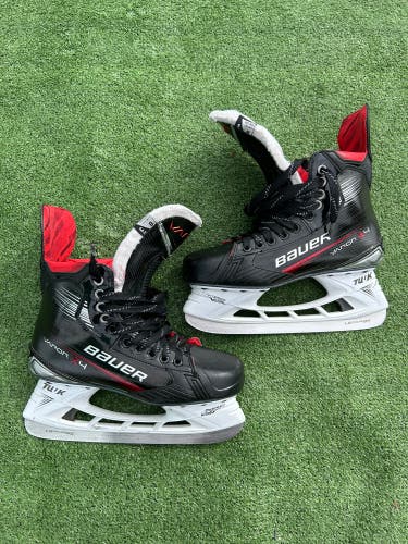 Senior Bauer Vapor X4 Hockey Skates | Size 8, Fit 3