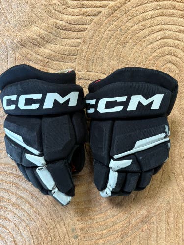 Black Junior CCM Next Gloves 11" (Used)