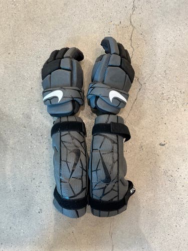 Nike Youth Glove / Elbow Combo (Used)