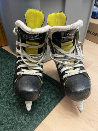 Bauer Supreme S25 Hockey Skates Regular Width Size 1 (Used)