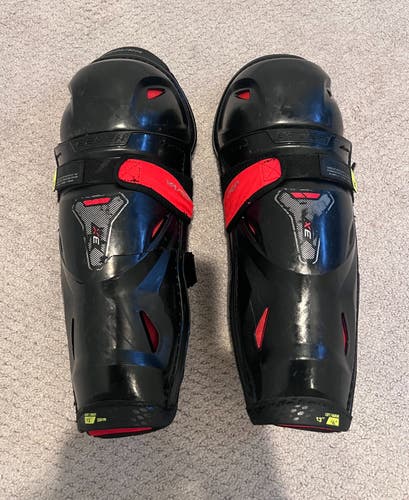 Intermediate Bauer Vapor 3X 13" Shin Pads (Used)