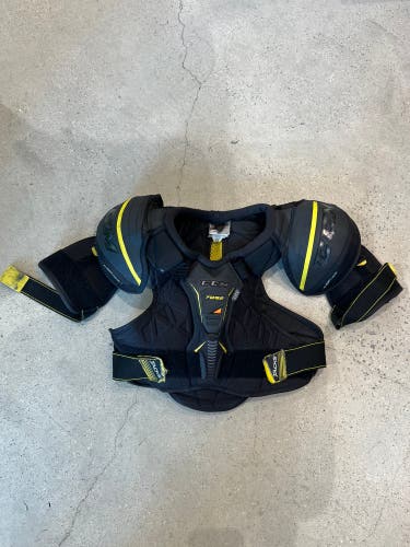 Large Junior CCM Tacks 7092 Shoulder Pads (Used)