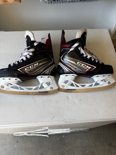 CCM Hockey Skates Regular Width Size 2 (Used)