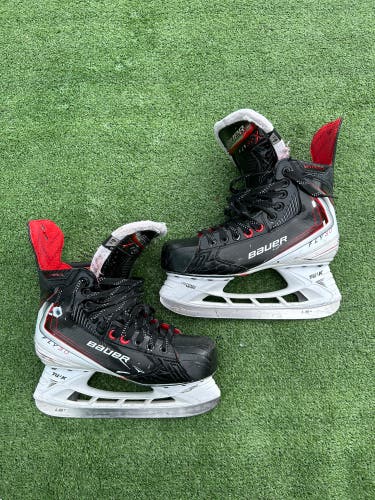 Intermediate Bauer Vapor Fly30 Hockey Skates | Size 6.5