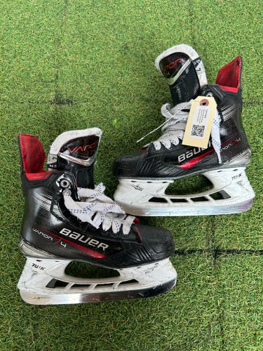 Intermediate Bauer Vapor X4 Hockey Skates Size 4 (Used)
