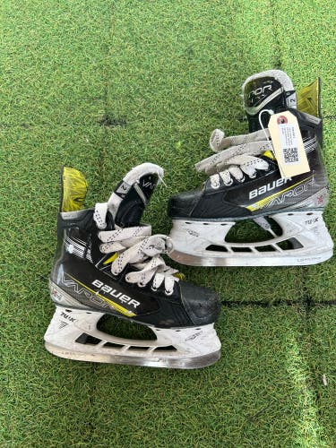 Junior Bauer Vapor X4 Hockey Skates Regular Width Size 2 (Used)