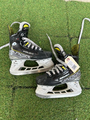 Junior Bauer Vapor 3X Hockey Skates Regular Width Size 1 (Used)