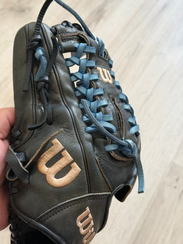Wilson A2000 A12 LH Throw Pitcher/Infield Baseball Glove 12" (Used)