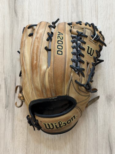 Wilson A2000 A12 RH Throw Pitcher's Baseball Glove 12" (Used)