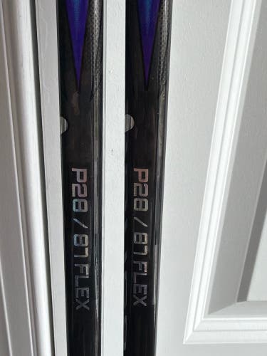Senior Bauer Vapor Flylite Right Handed Hockey Stick P28 87 Flex (New)