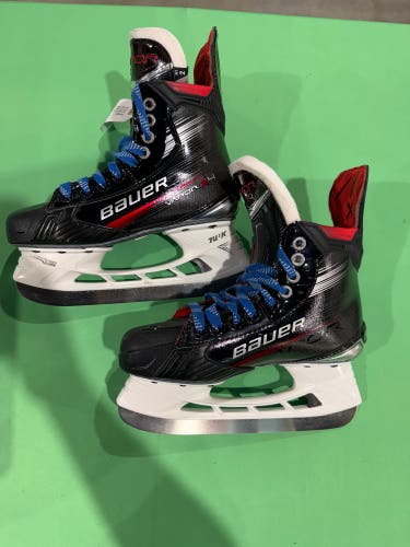 Intermediate Bauer Vapor X4 Hockey Skates Size 4 (Used)