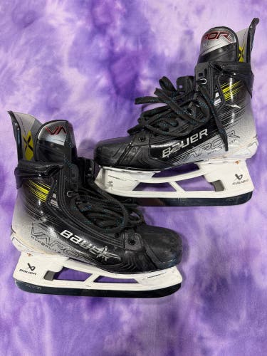 Senior Bauer Vapor Hyperlite 2 Hockey Skates 8.5 (Used)