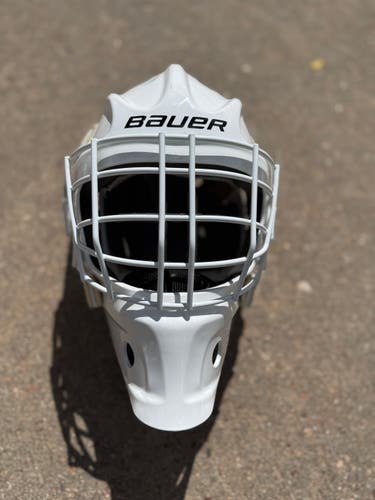 2022 Bauer 930 Goalie Mask with Brand New (never used) White Cage