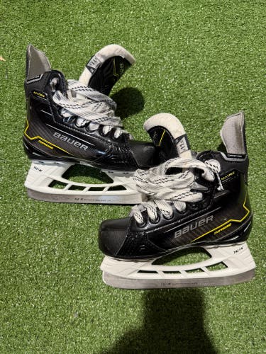 Bauer S24 Supreme Matrix Hockey Skates | Size 11.5Y