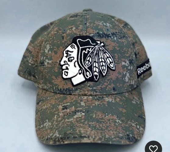 Reebok Chicago Blackhawks Camouflage fitted hat (size s/m)