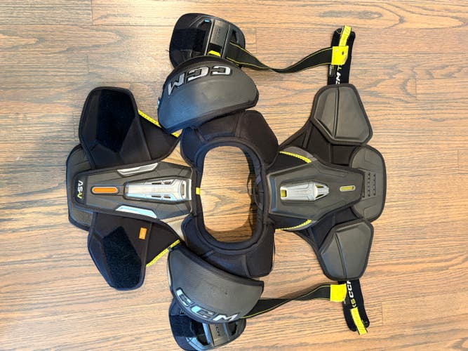 Men's Small Senior CCM Tacks AS-V Shoulder Pads (Used)