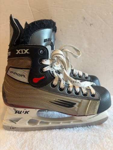 Bauer Vapor XIX Hockey Skates Regular Width Size 5.5 (Used)