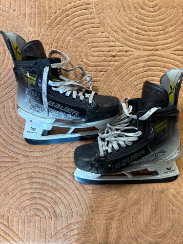 Senior Bauer Vapor Hyperlite 2 Hockey Skates 8 (Used)