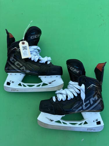 Senior CCM JetSpeed FT690 Hockey Skates Regular Width 8.5