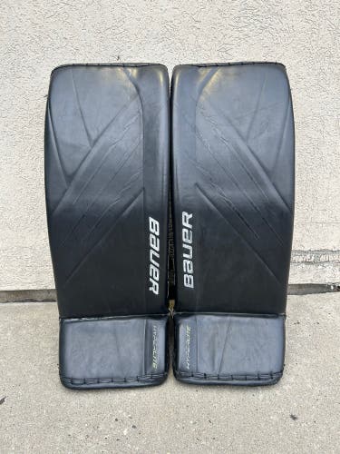Senior XS Bauer Vapor Hyperlite Goalie Leg Pads (Used)
