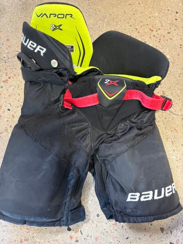 Black Junior Small Bauer Vapor 2X Hockey Pants (Used)