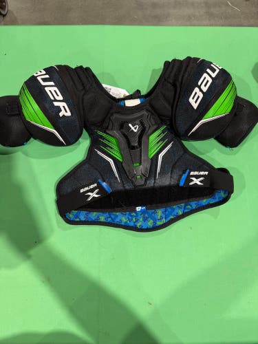 Small Junior Bauer X Shoulder Pads (Used)
