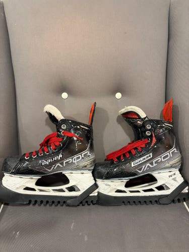 2021 Bauer Vapor X3.7 Hockey Skates Size 4 (Used)