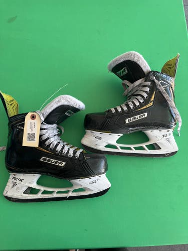 Senior Bauer Supreme Comp Hockey Skates 9 (Used)
