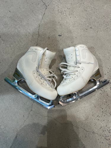 White EDEA Ice Fly Figure Skates (Size 225D)