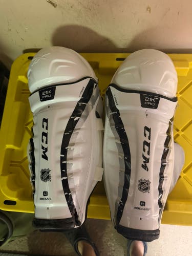 Senior CCM 21K 15" Shin Pads Pro Stock (Used)