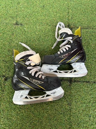 Youth CCM Tacks 4092 Hockey Skates Regular Width 12 (Used)