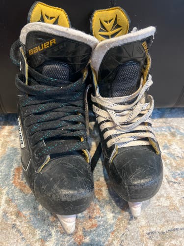 2016 Bauer Supreme S180 Hockey Skates Regular Width Size 4 (Used)