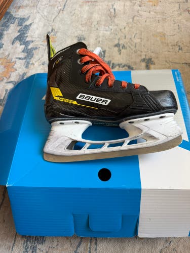 2022 Bauer Supreme M3 Hockey Skates Regular Width Size 4.5 (Used)