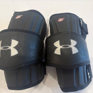 Medium Youth Under Armour 2T2 Arm Pads (Used)