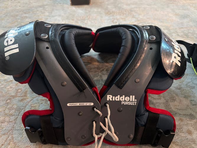 Medium Youth Riddell Pursuit Shoulder Pads (Used)