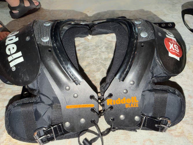 XS Youth Riddell Blaze Shoulder Pads (New)