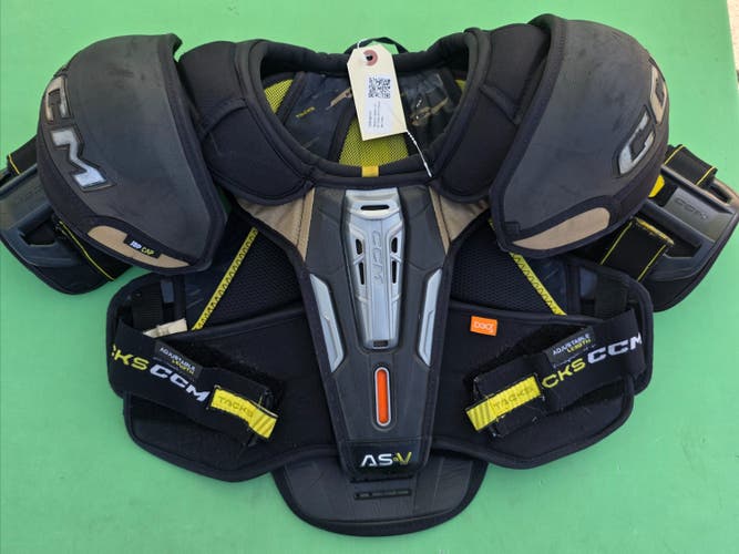 Medium Senior CCM Tacks AS-V Shoulder Pads