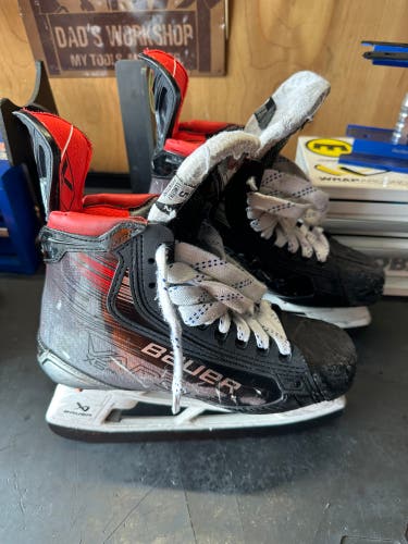 2023 Bauer Vapor X5 Pro Hockey Skates Size 5 (Used)