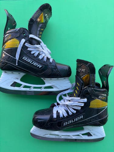 Senior Bauer Supreme Ultrasonic Hockey Skates 7 (Used)