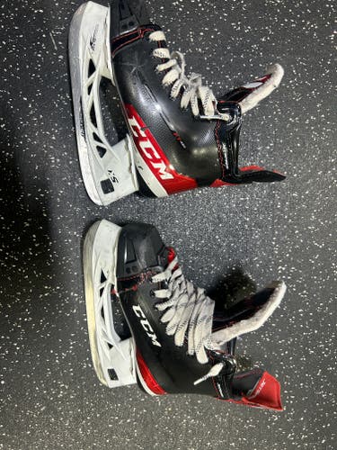 CCM JetSpeed FT485 Hockey Skates Size 3 (Used)