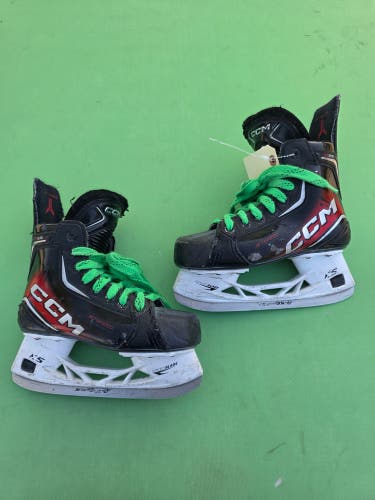 Junior CCM JetSpeed FT870 Hockey Skates Wide Width Size 2.5 (Used)