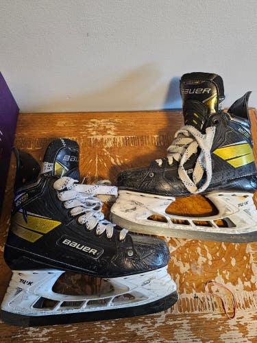 Black 2021 Bauer Supreme Ultrasonic Hockey Skates Size 5.5