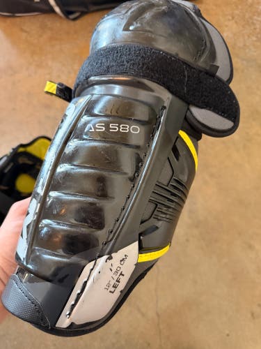 Junior CCM AS 580 13" Shin Pads (Used)