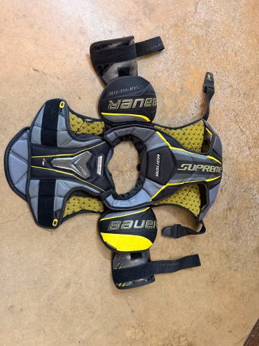Large Junior Bauer Supreme 1S Shoulder Pads (Used)