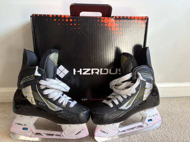 Black/Yellow 2022 True Catalyst 5 Hockey Skates Size 3 (Used)