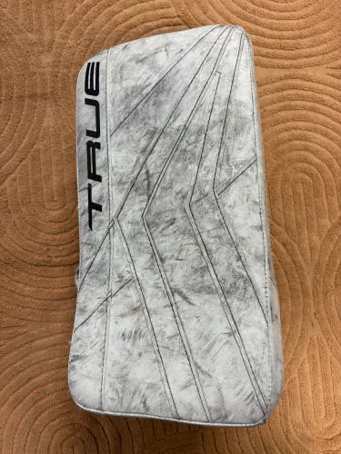 White Intermediate True Catalyst 7x3 Goalie Blocker Full Right (Used)